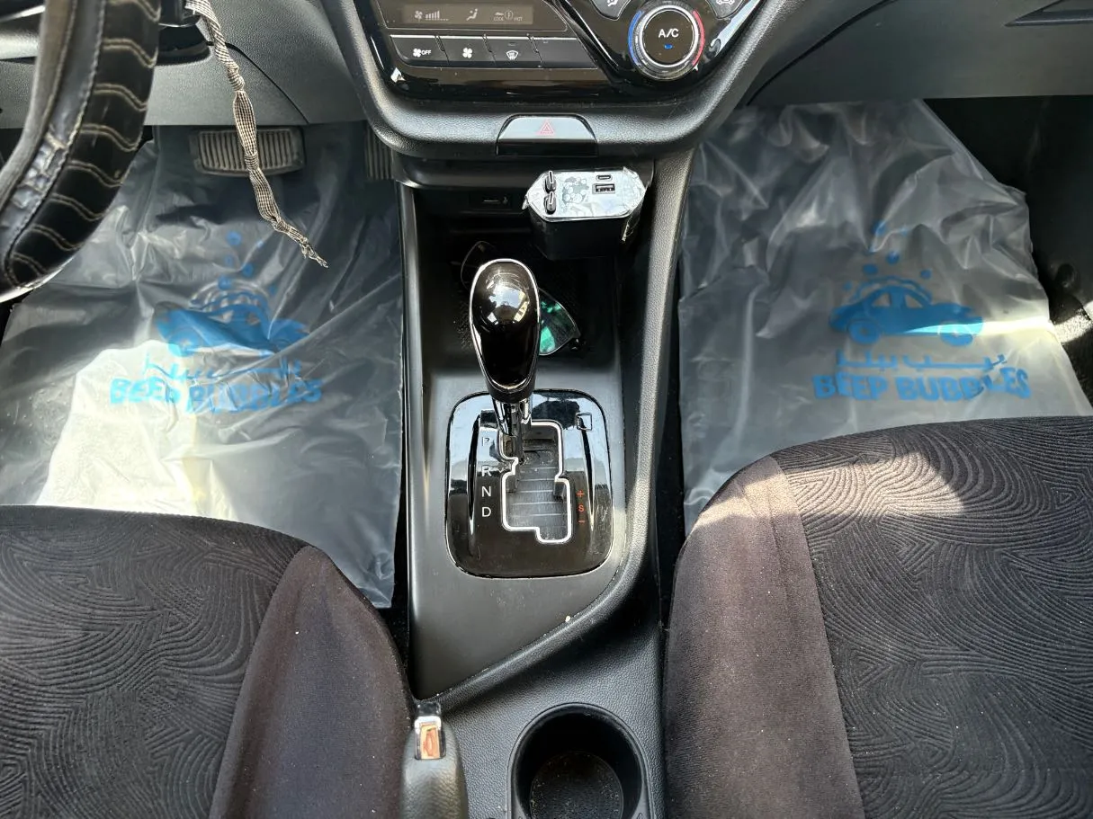 Car image 19