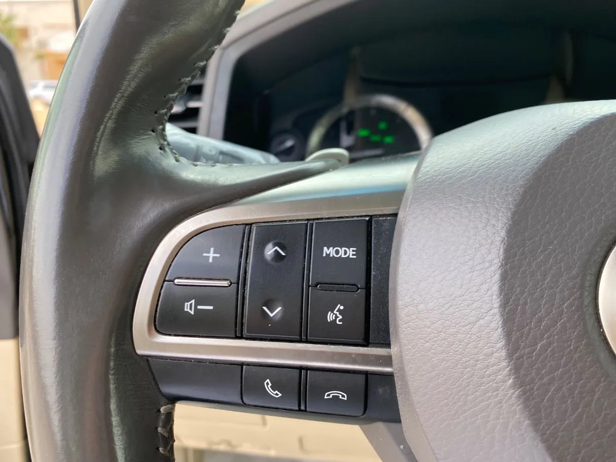 Car image 30