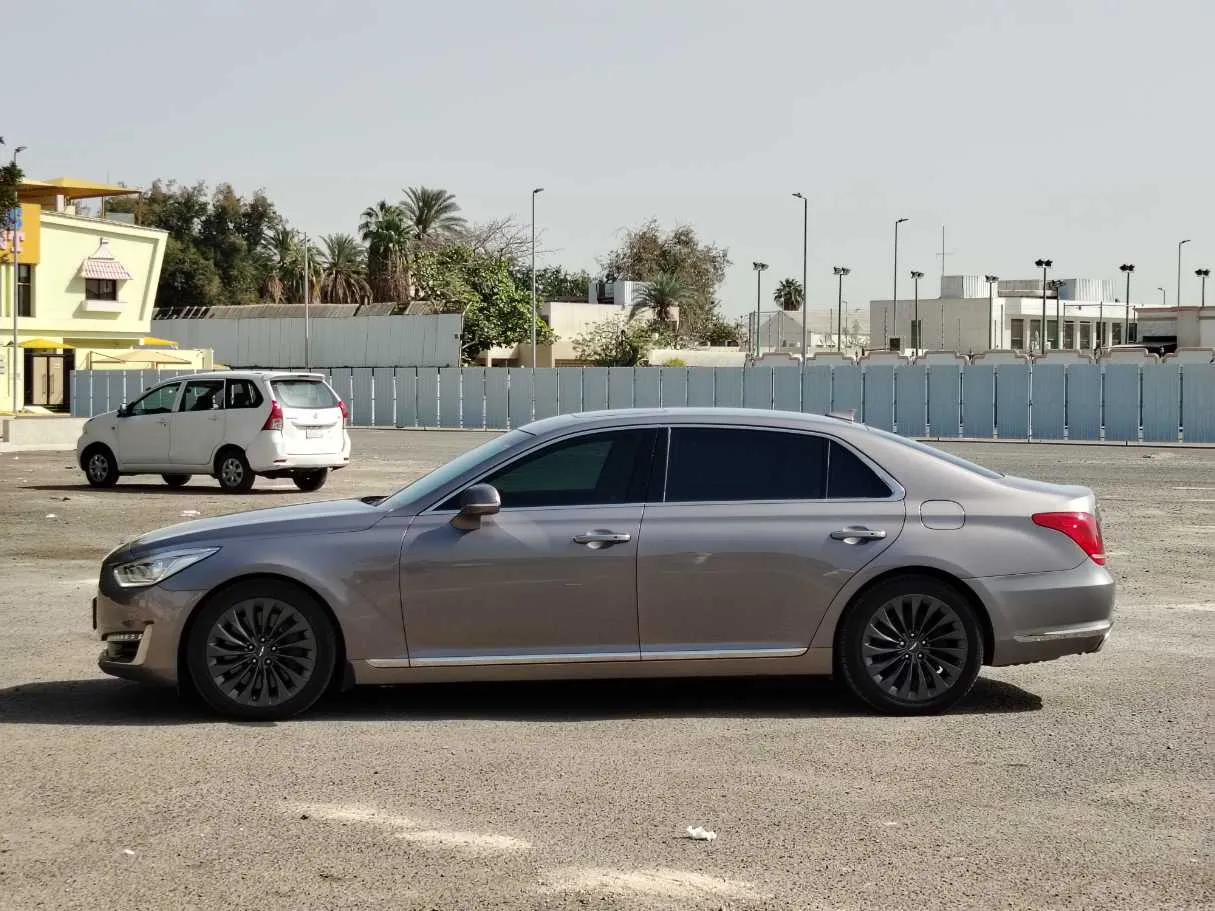 Car image 8
