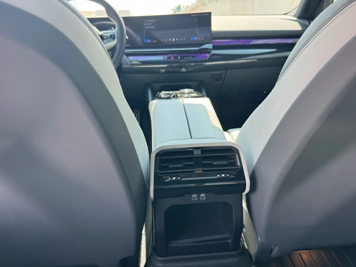 Car image 20