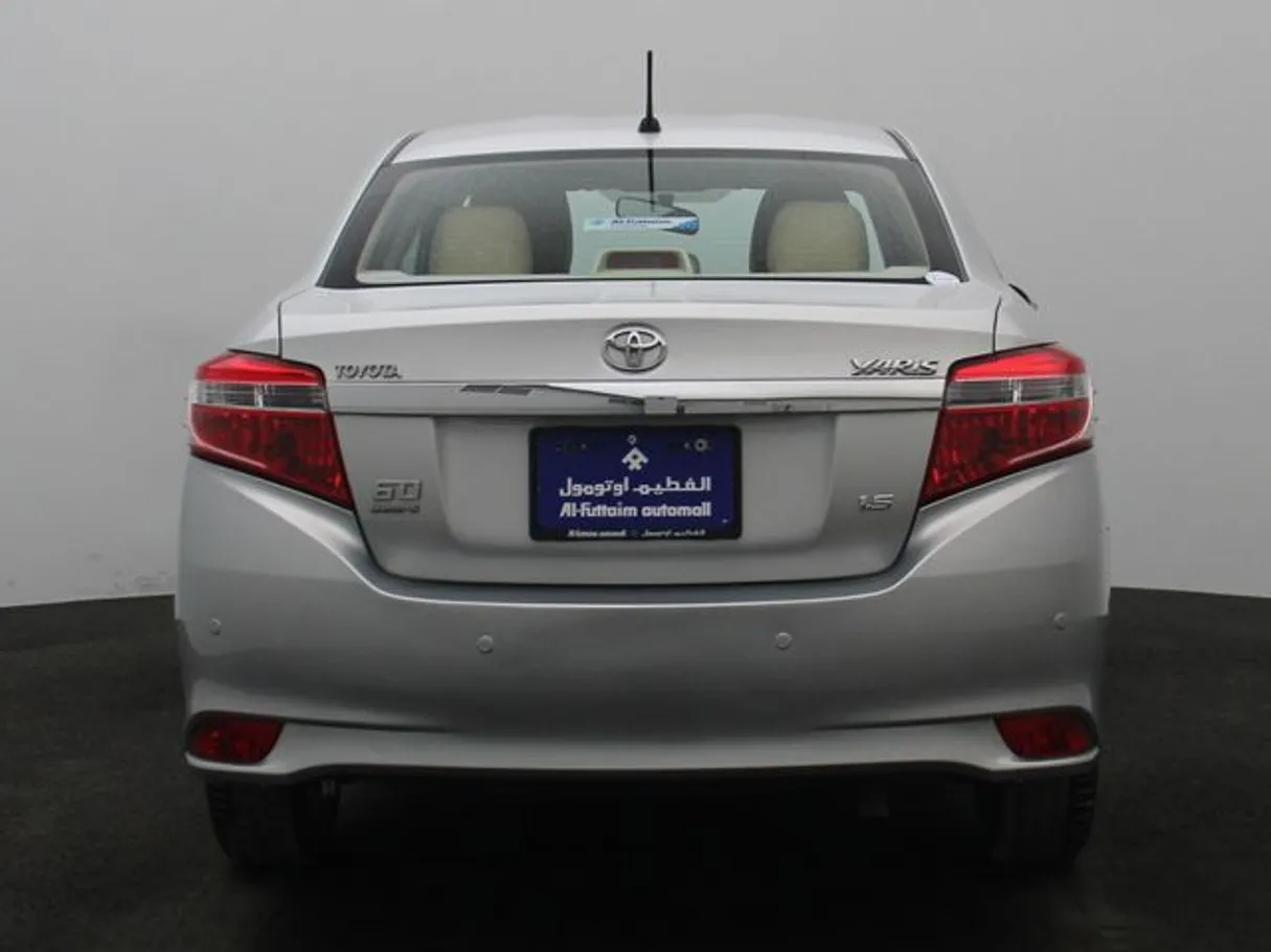 Car image 12