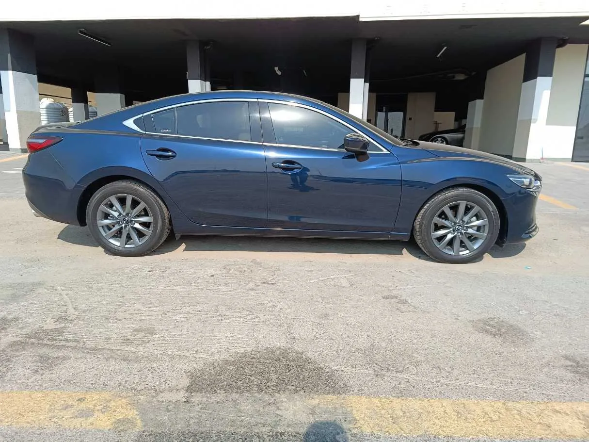 Car image 4