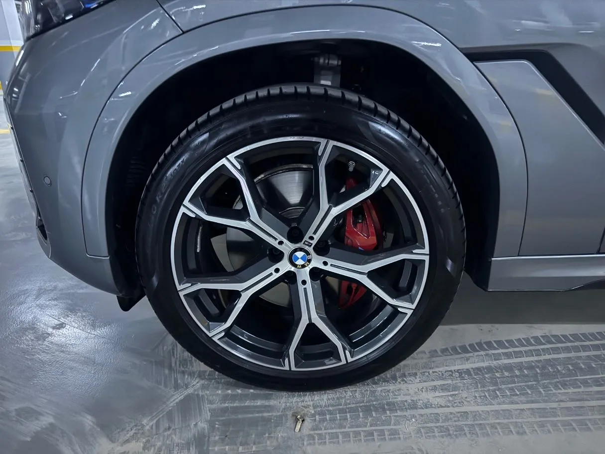 Car image 9