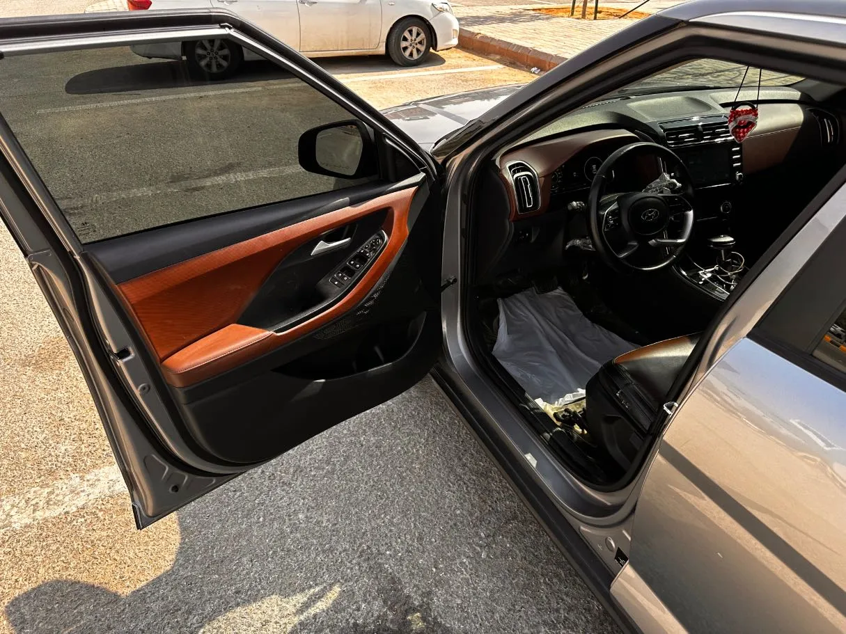 Car image 11