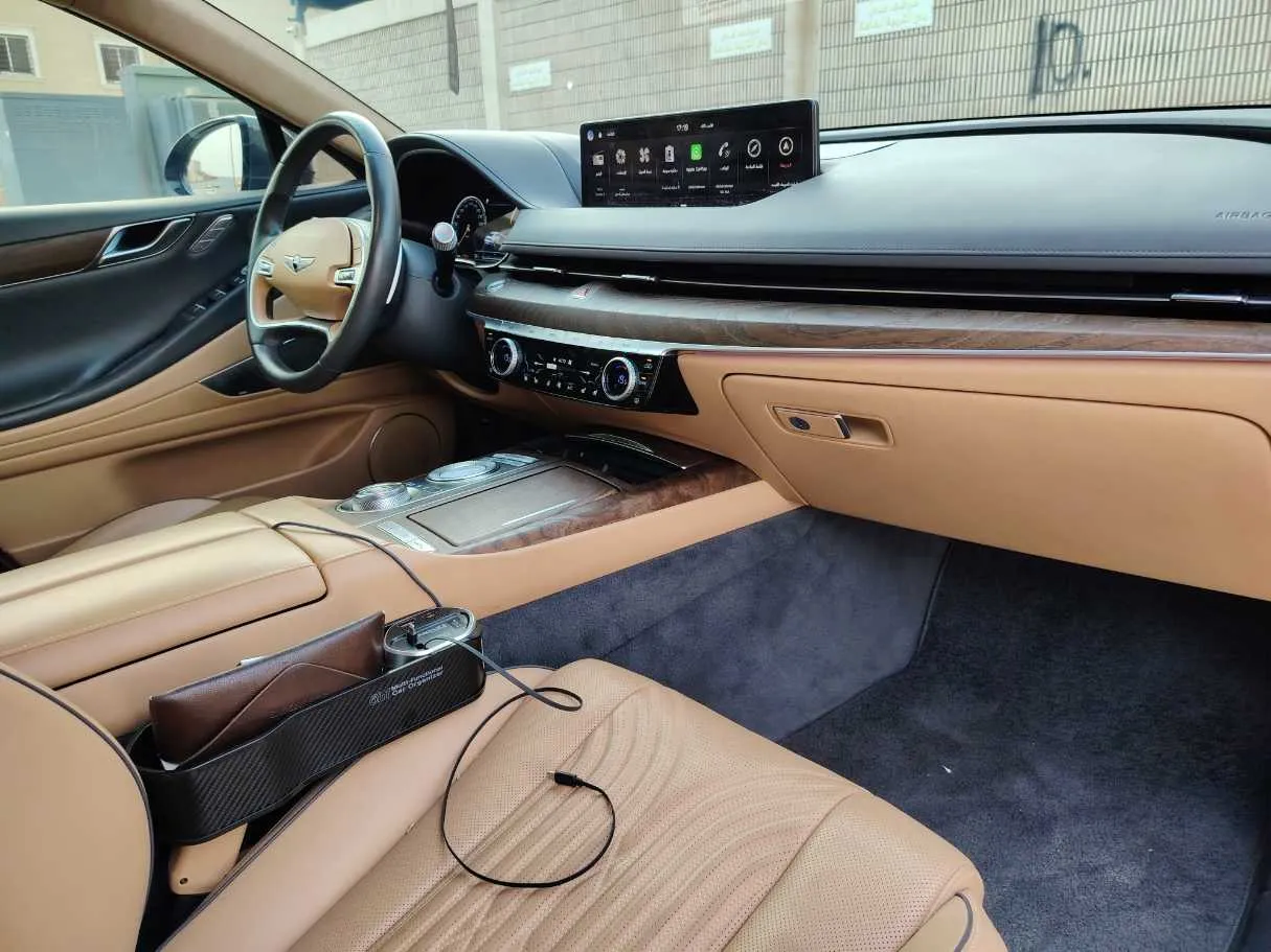 Car image 14