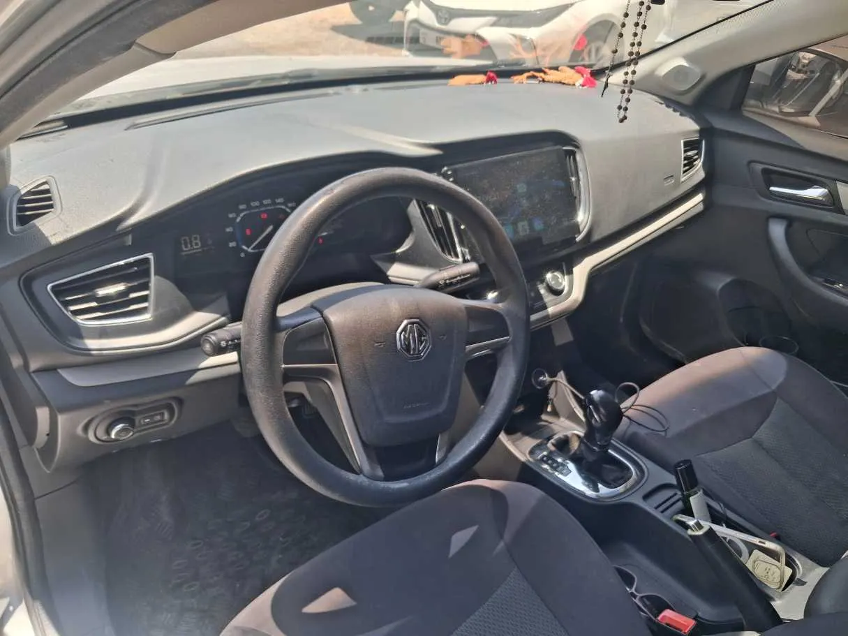Car image 11
