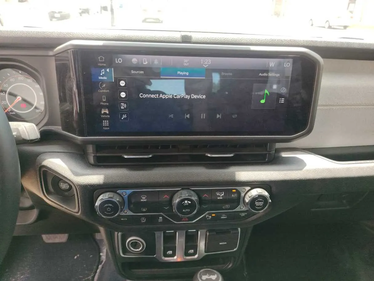 Car image 28