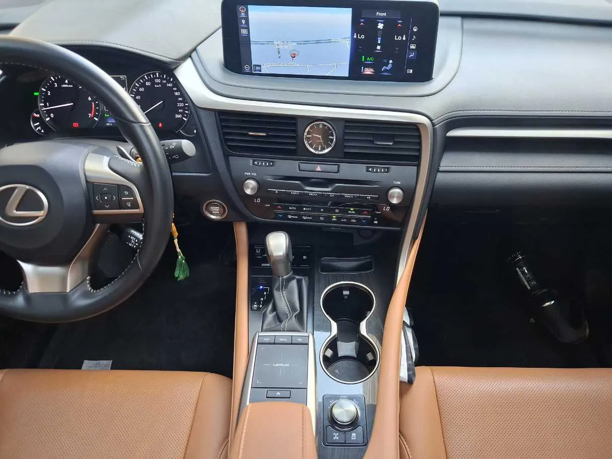Car image 16