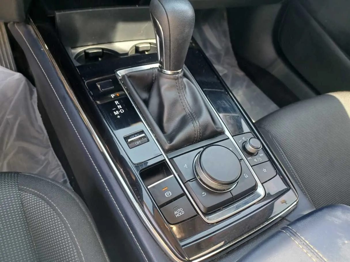 Car image 17