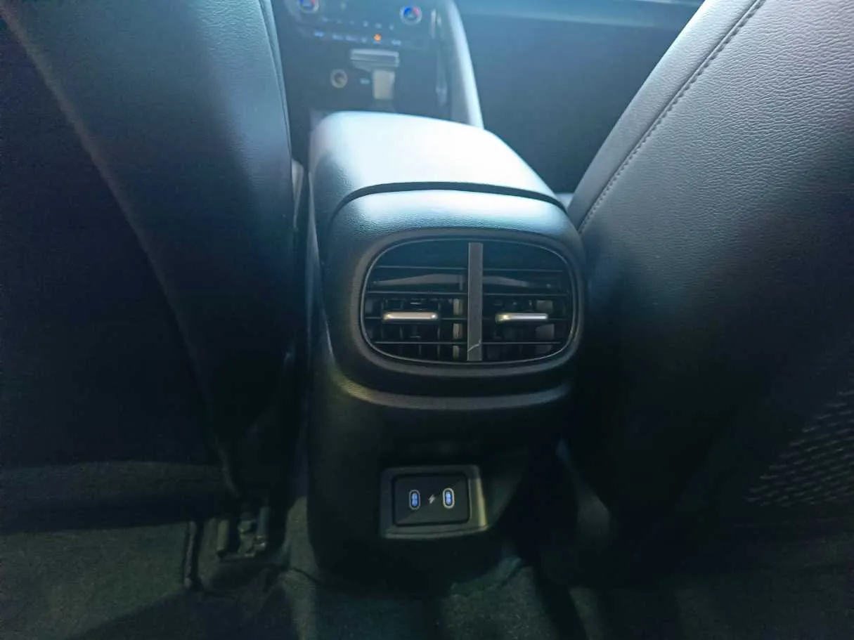 Car image 26