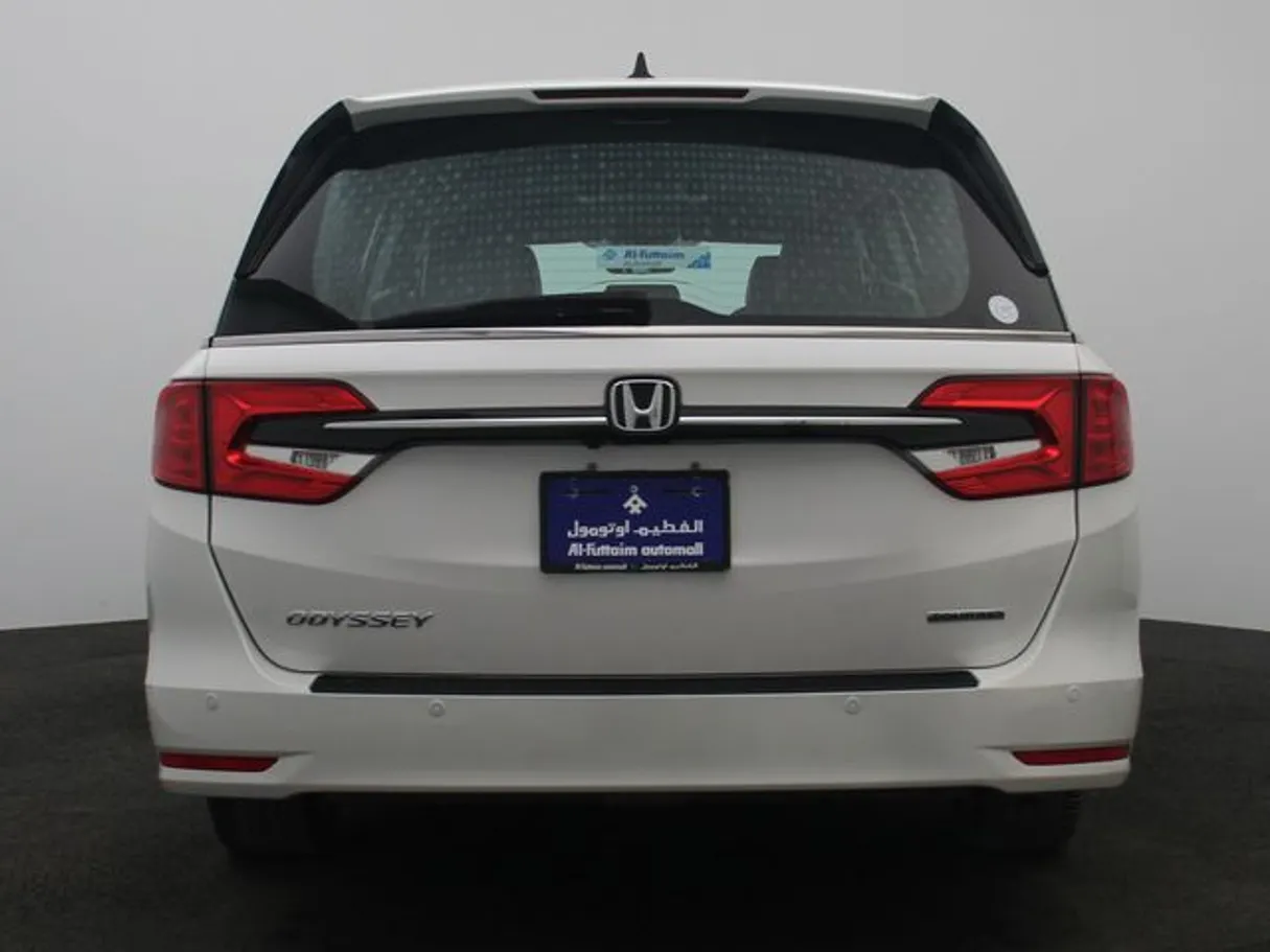 Car image 12