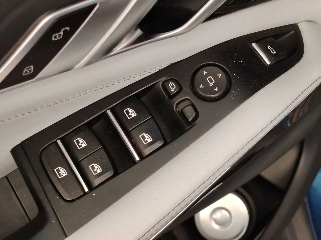 Car image 34