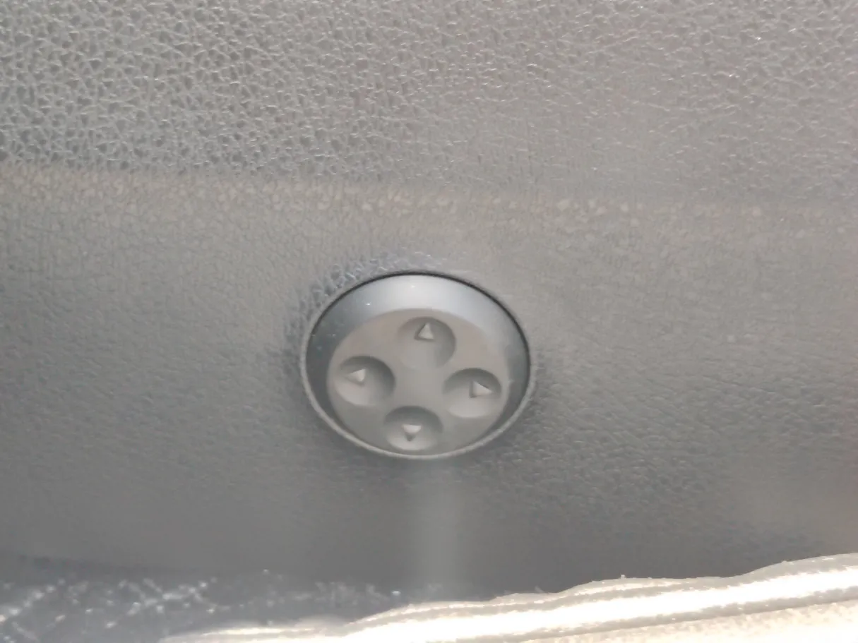 Car image 32
