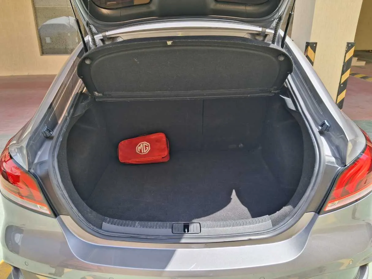 Car image 20