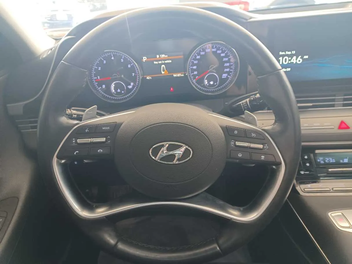 Car image 12