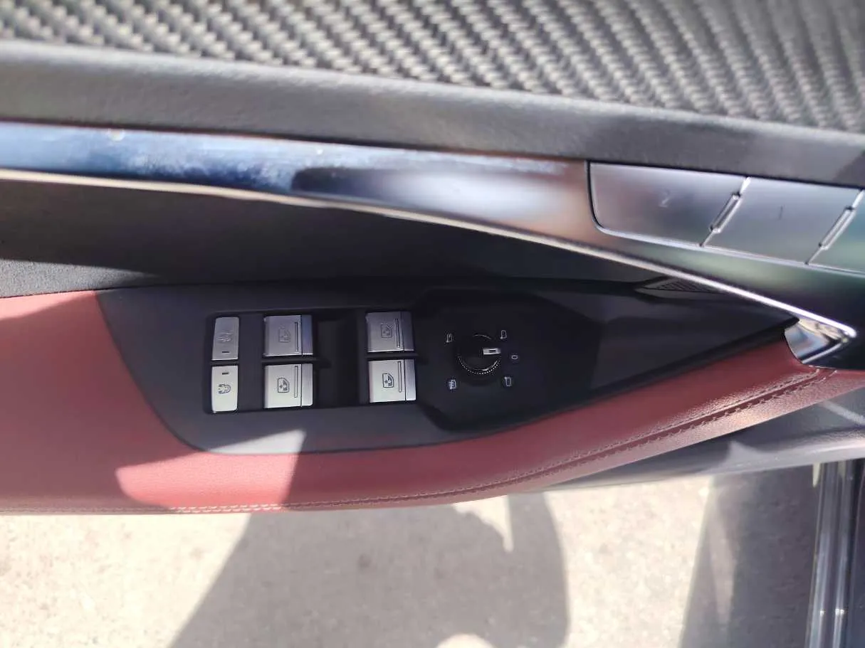 Car image 33