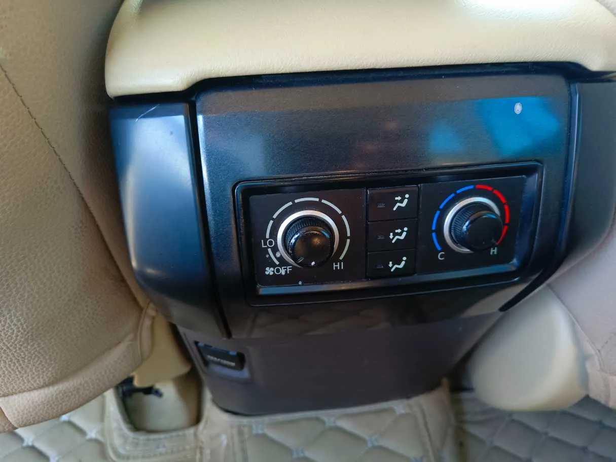 Car image 32