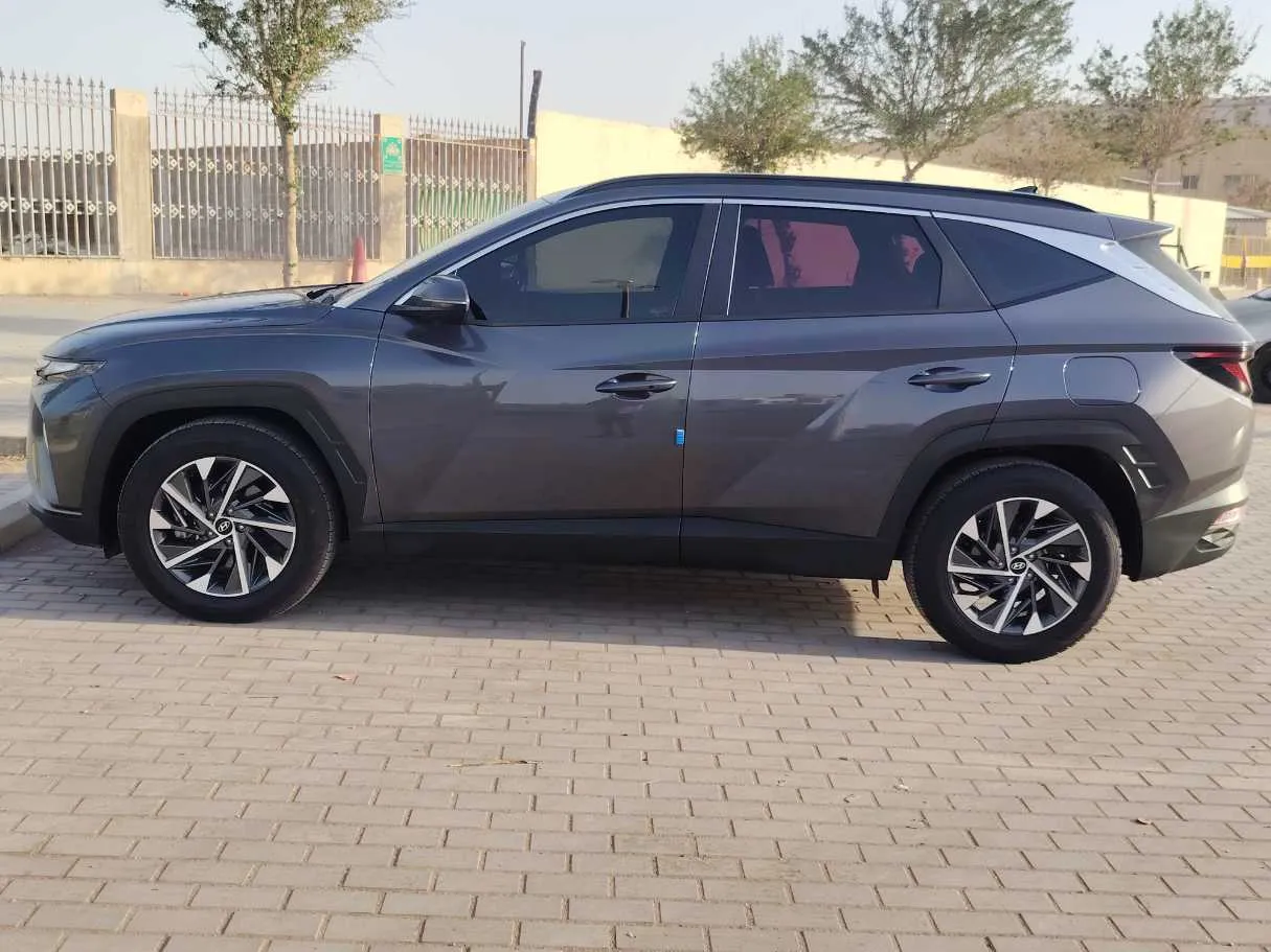 Car image 8