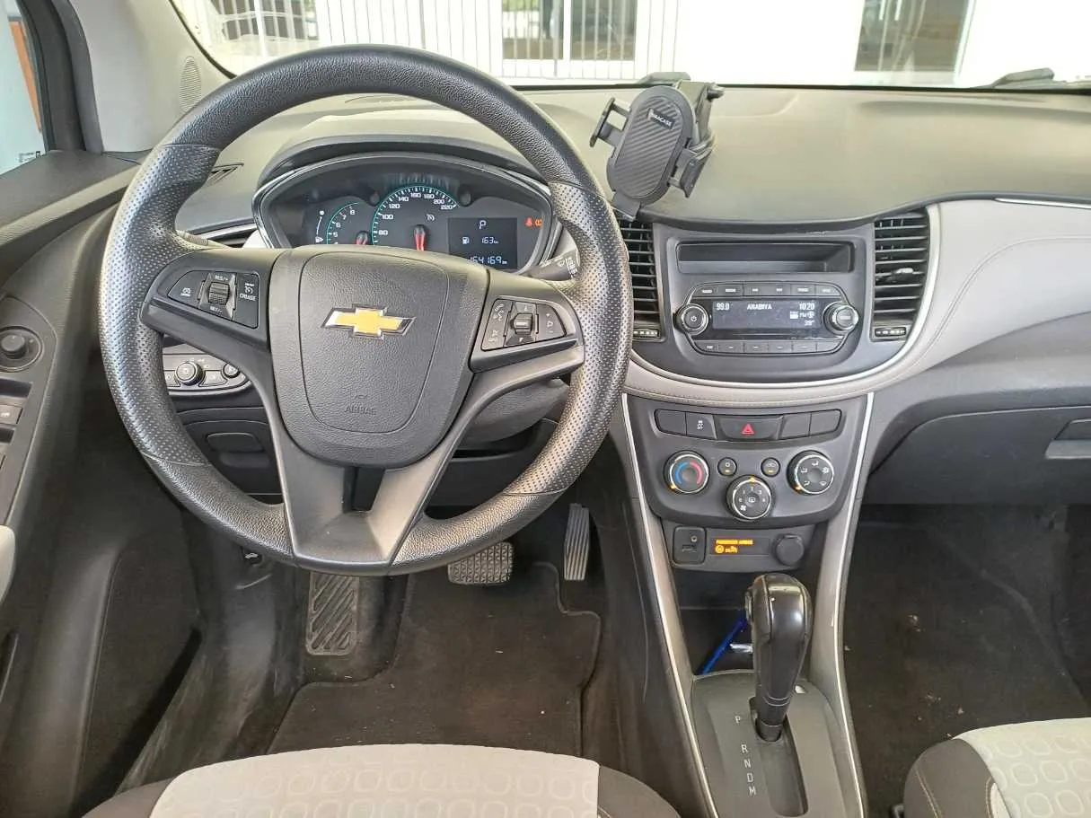 Car image 17