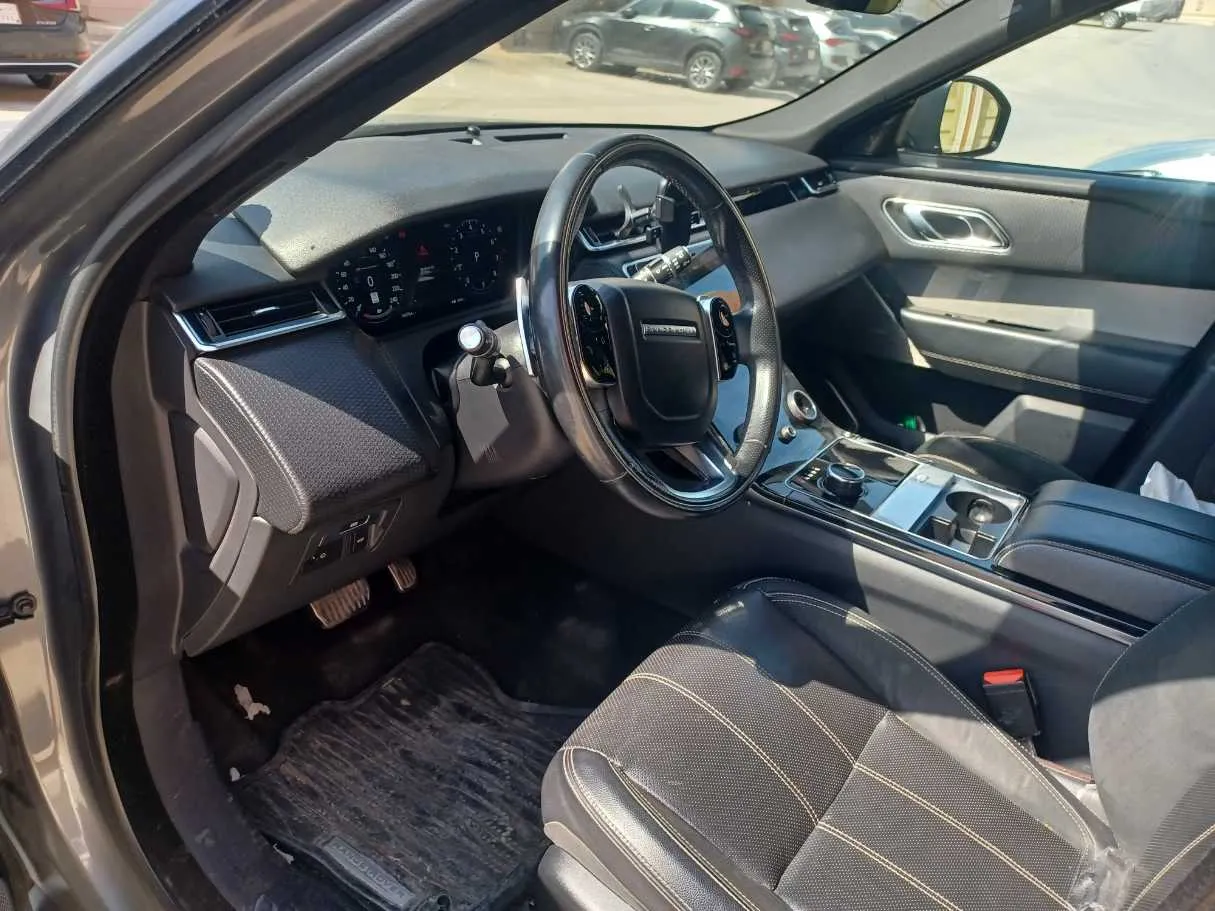 Car image 11