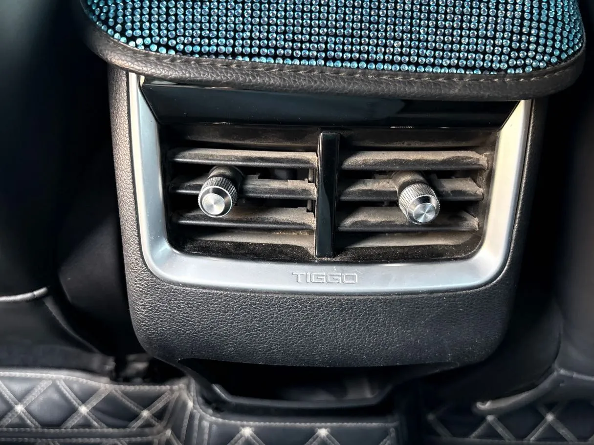Car image 27