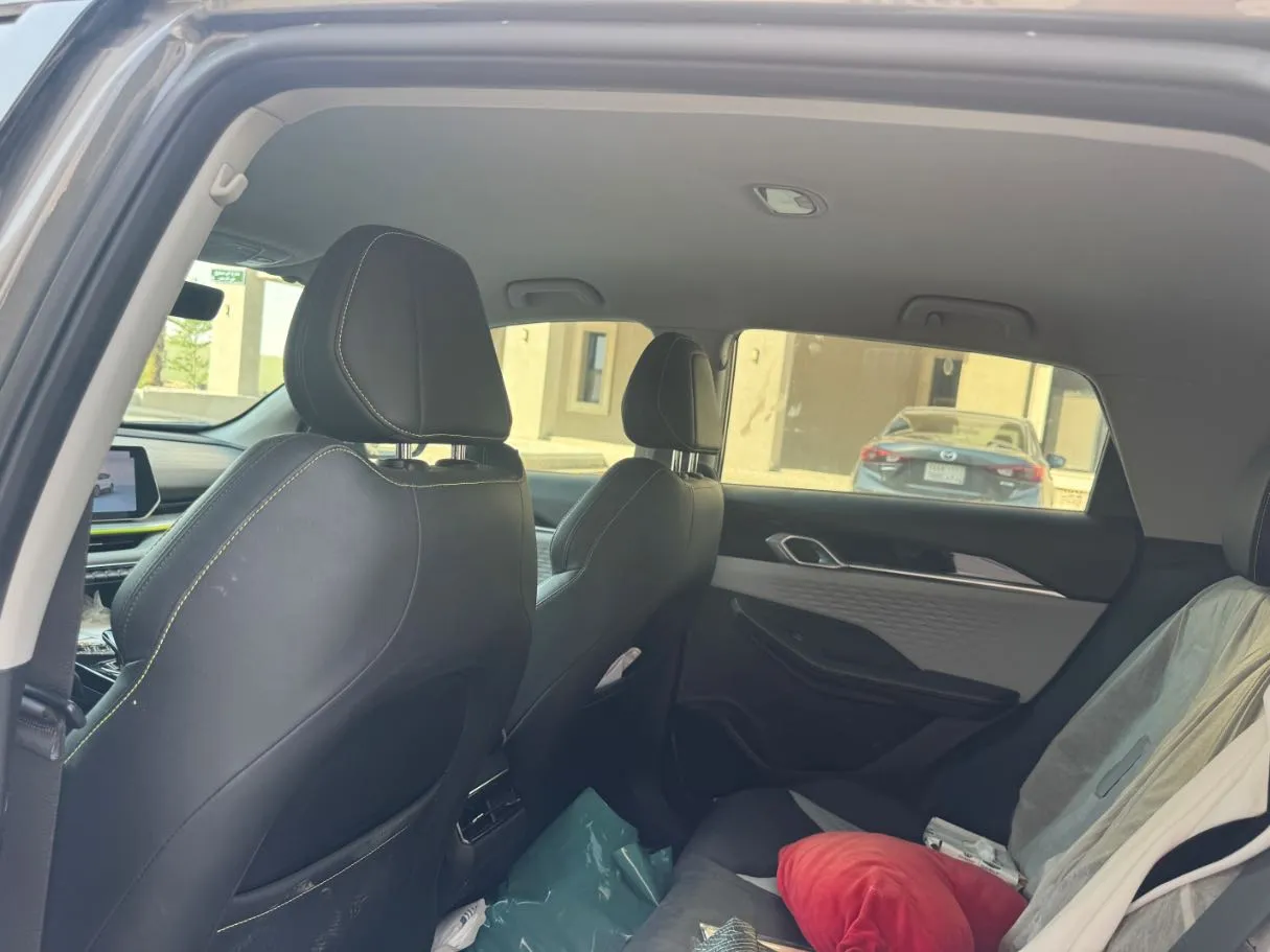 Car image 13