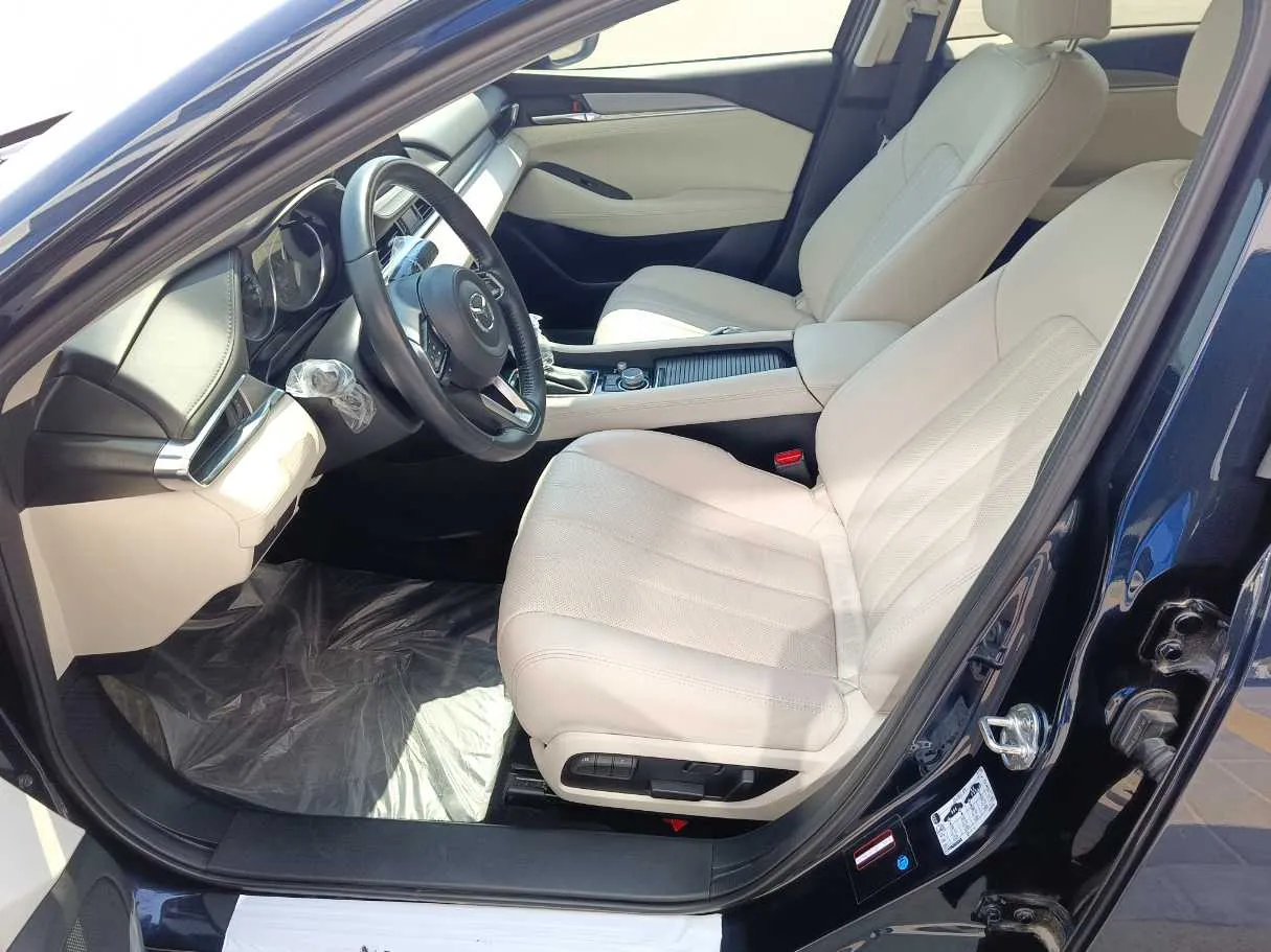 Car image 14
