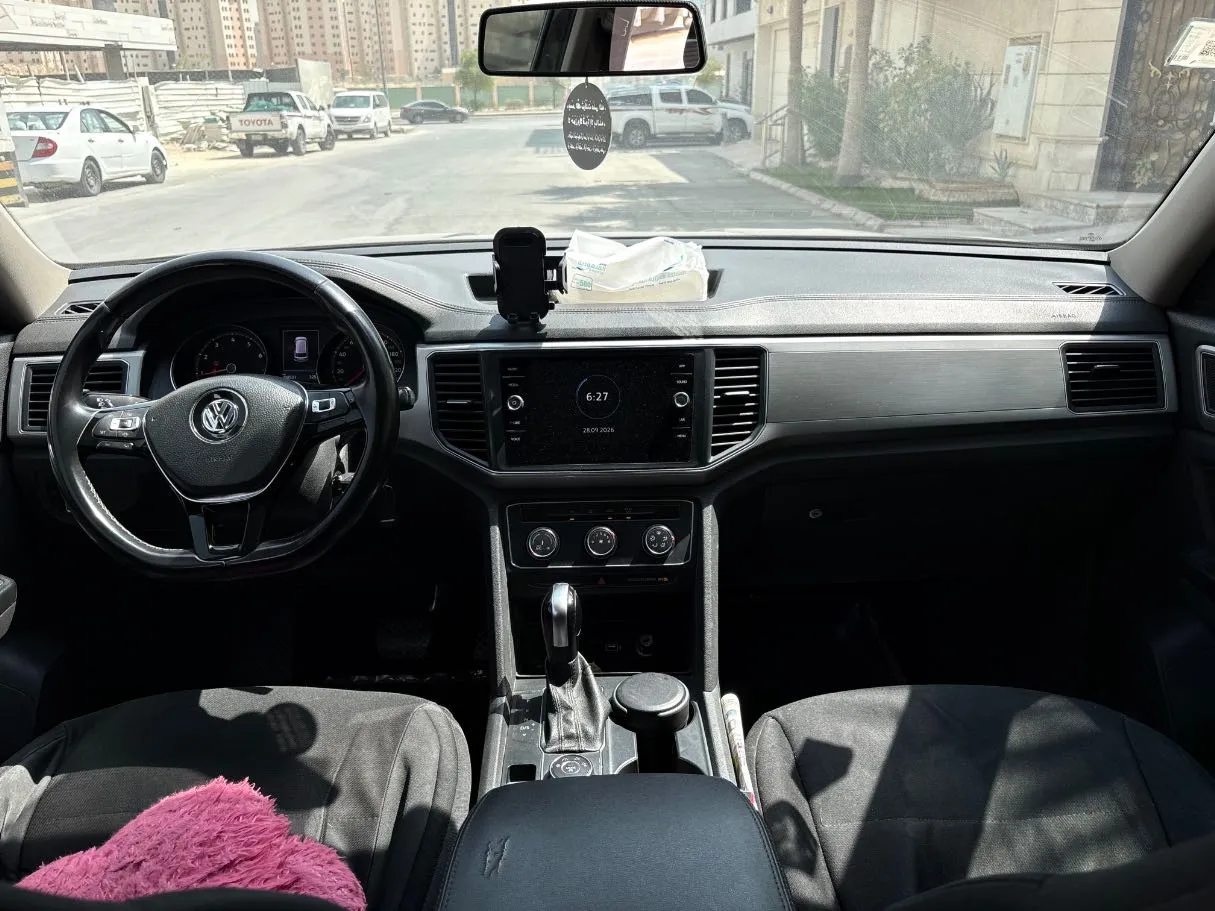 Car image 18