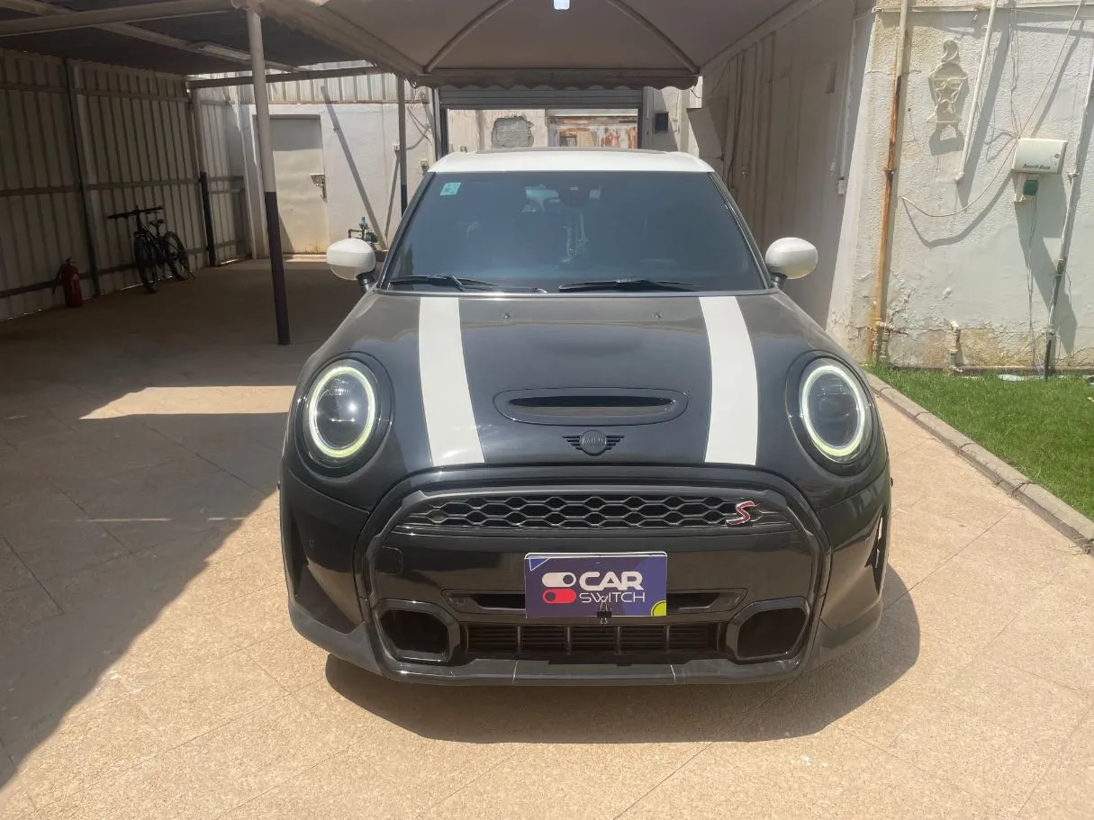 Car image 2