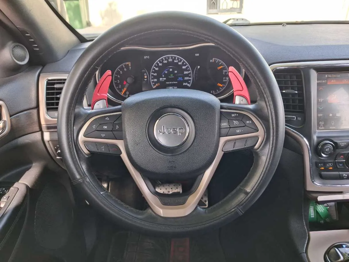 Car image 14