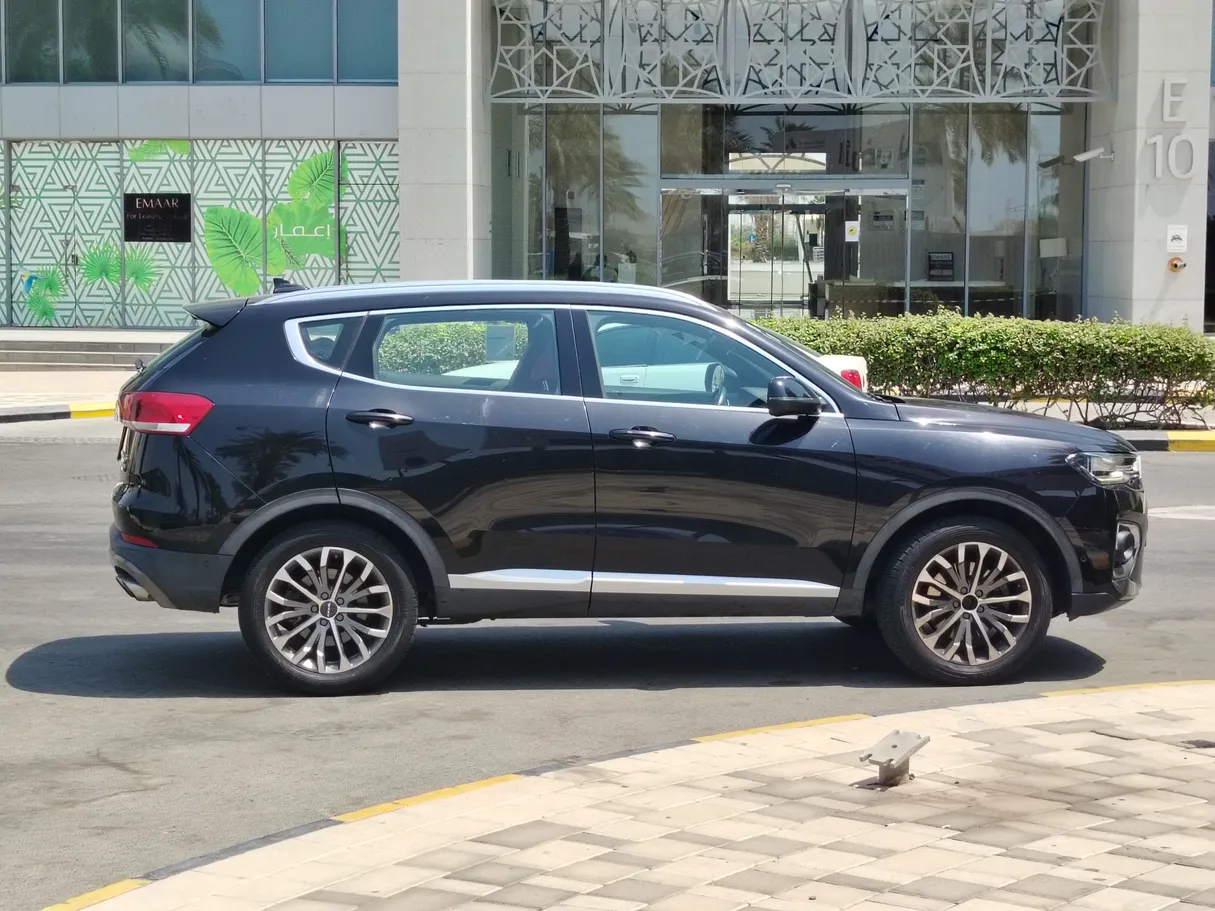 Car image 4