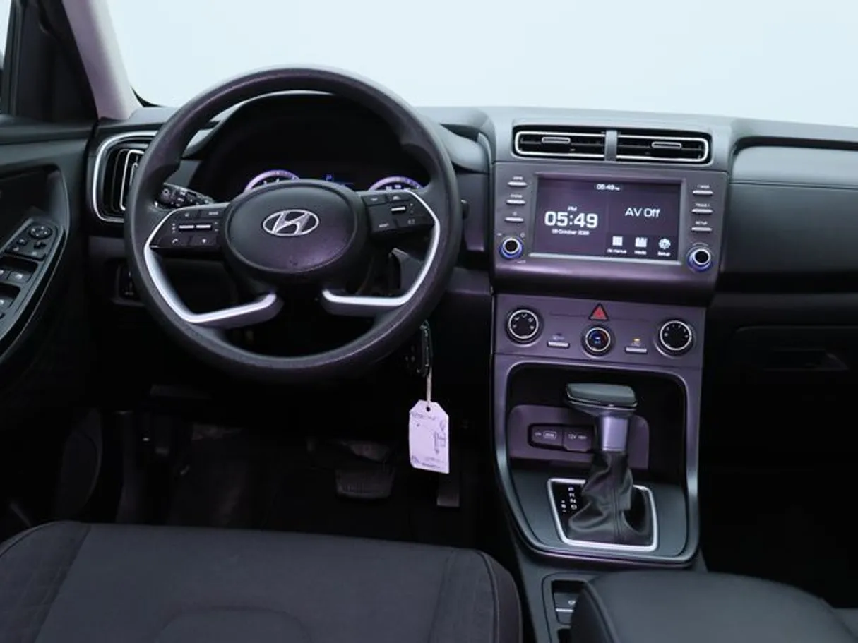 Car image 9