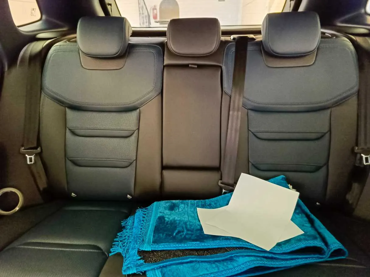 Car image 17