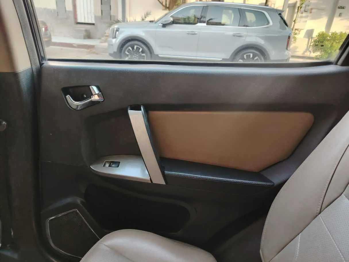 Car image 36