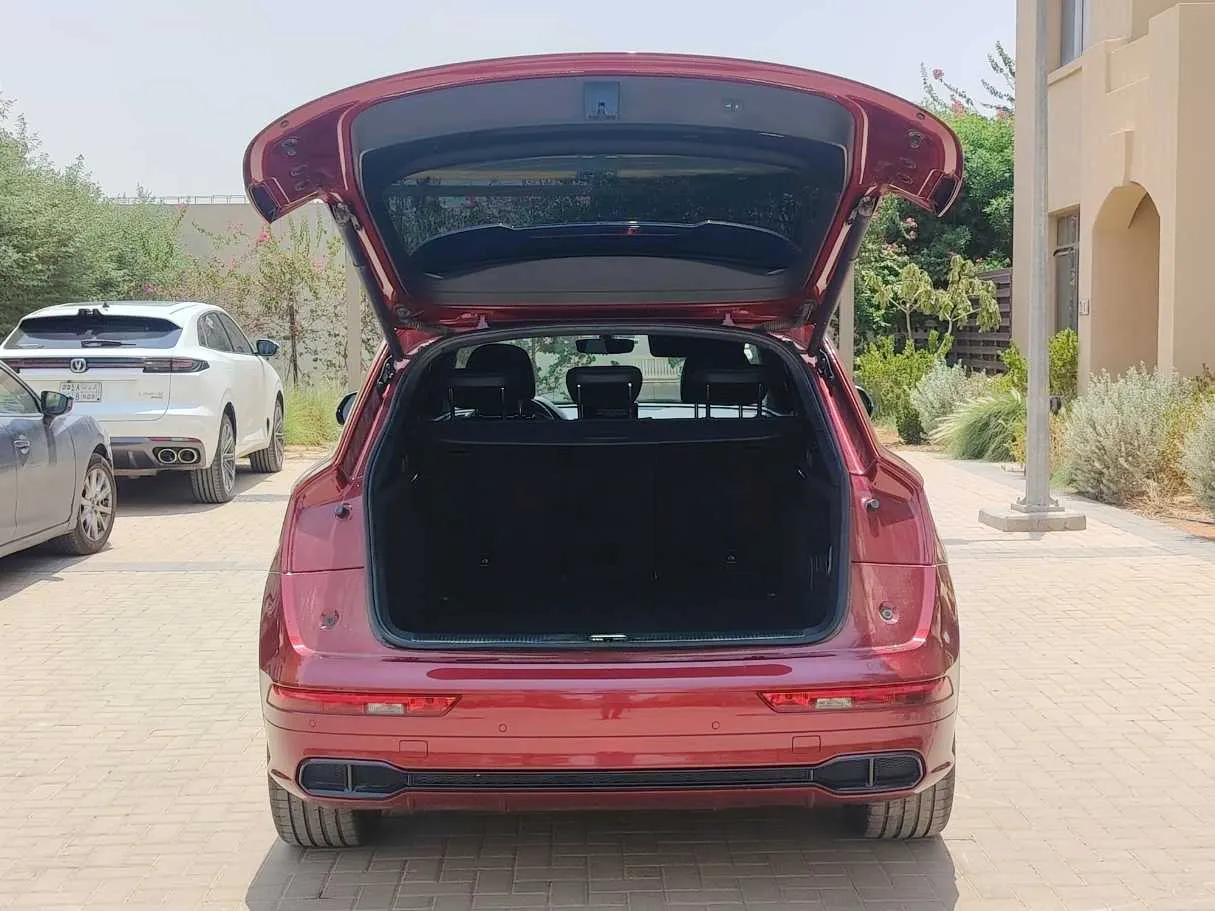 Car image 25