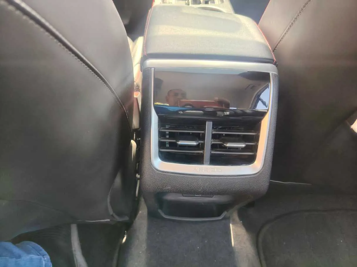 Car image 37