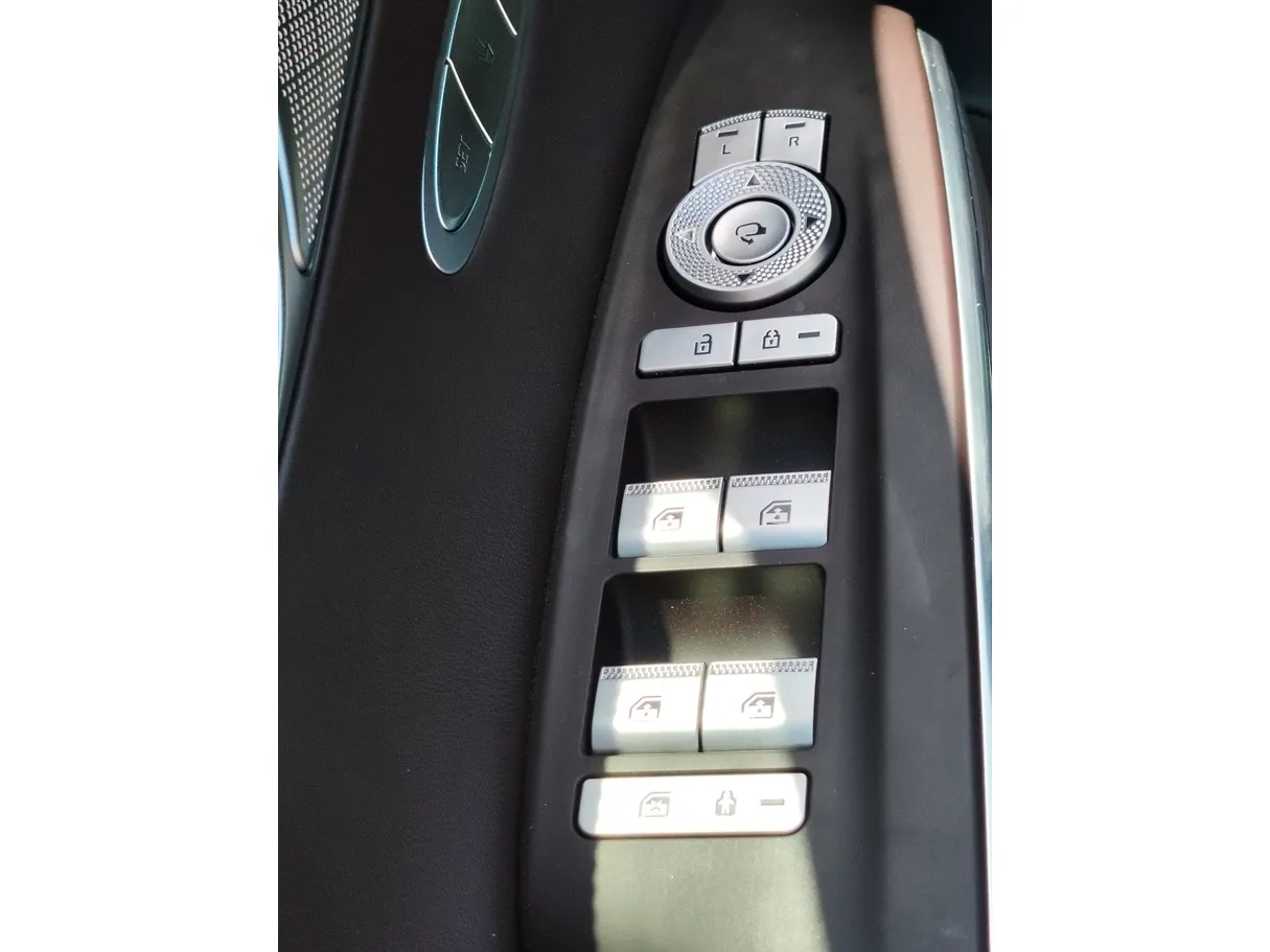 Car image 36