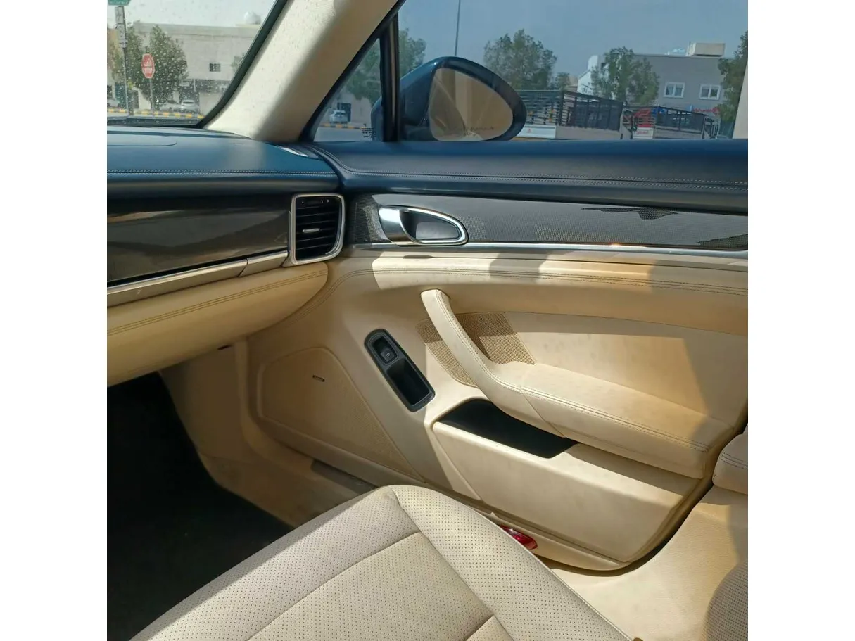 Car image 26