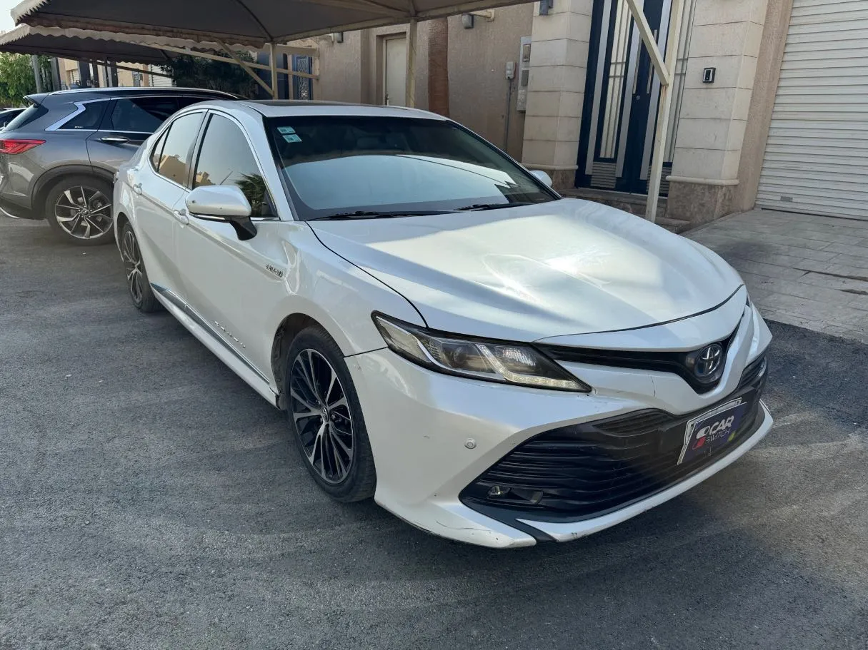Car image 3