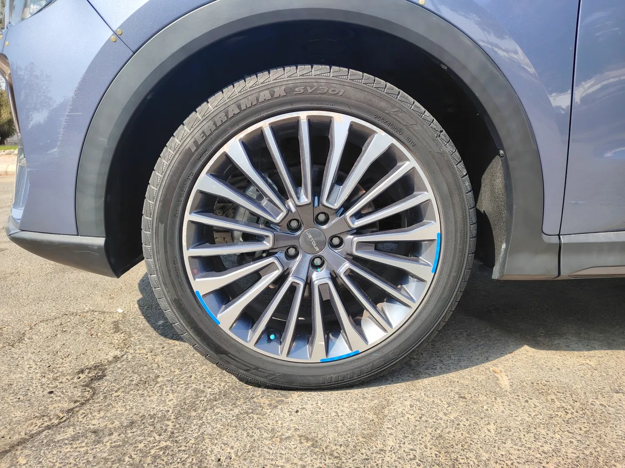 Car image 9