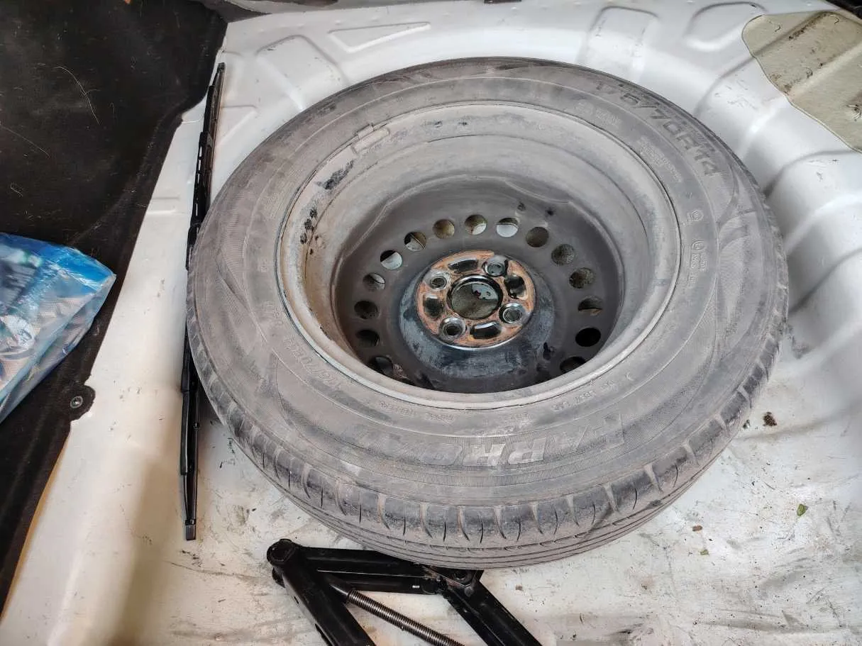 Car image 28