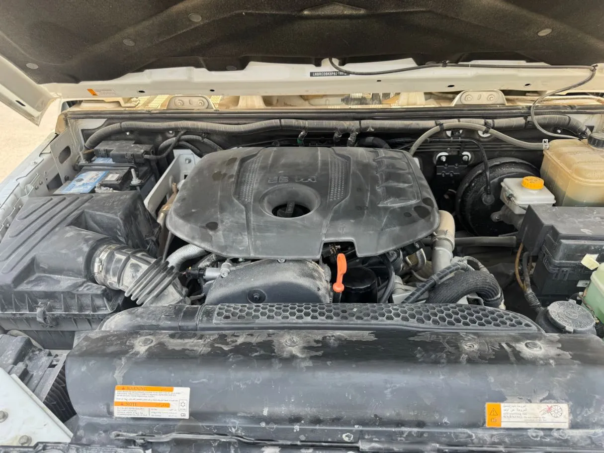 Car image 19