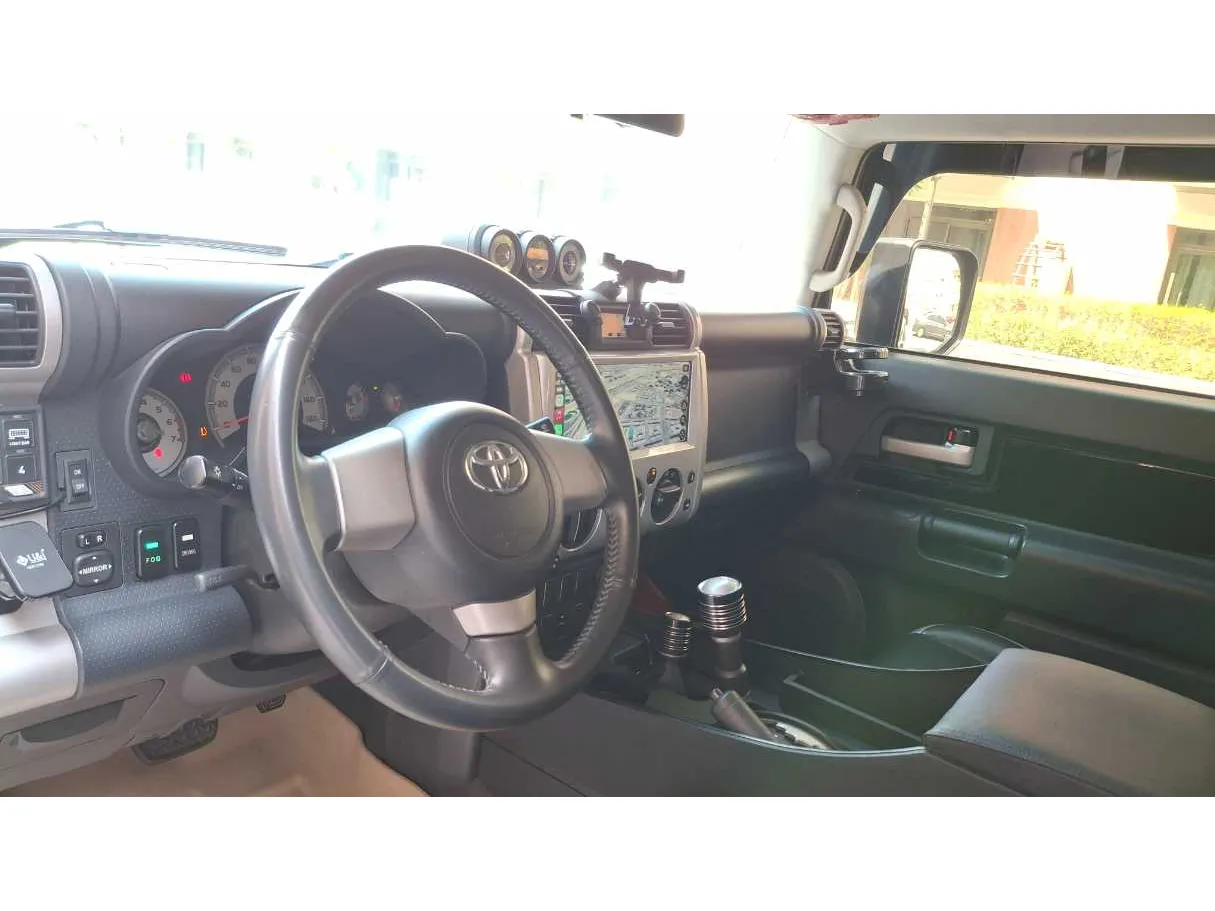 Car image 11