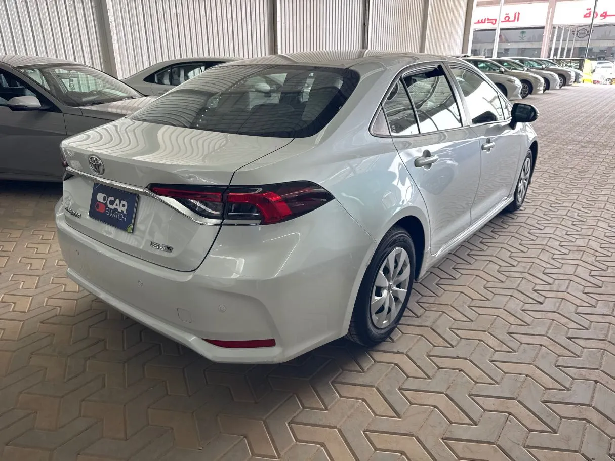 Car image 4