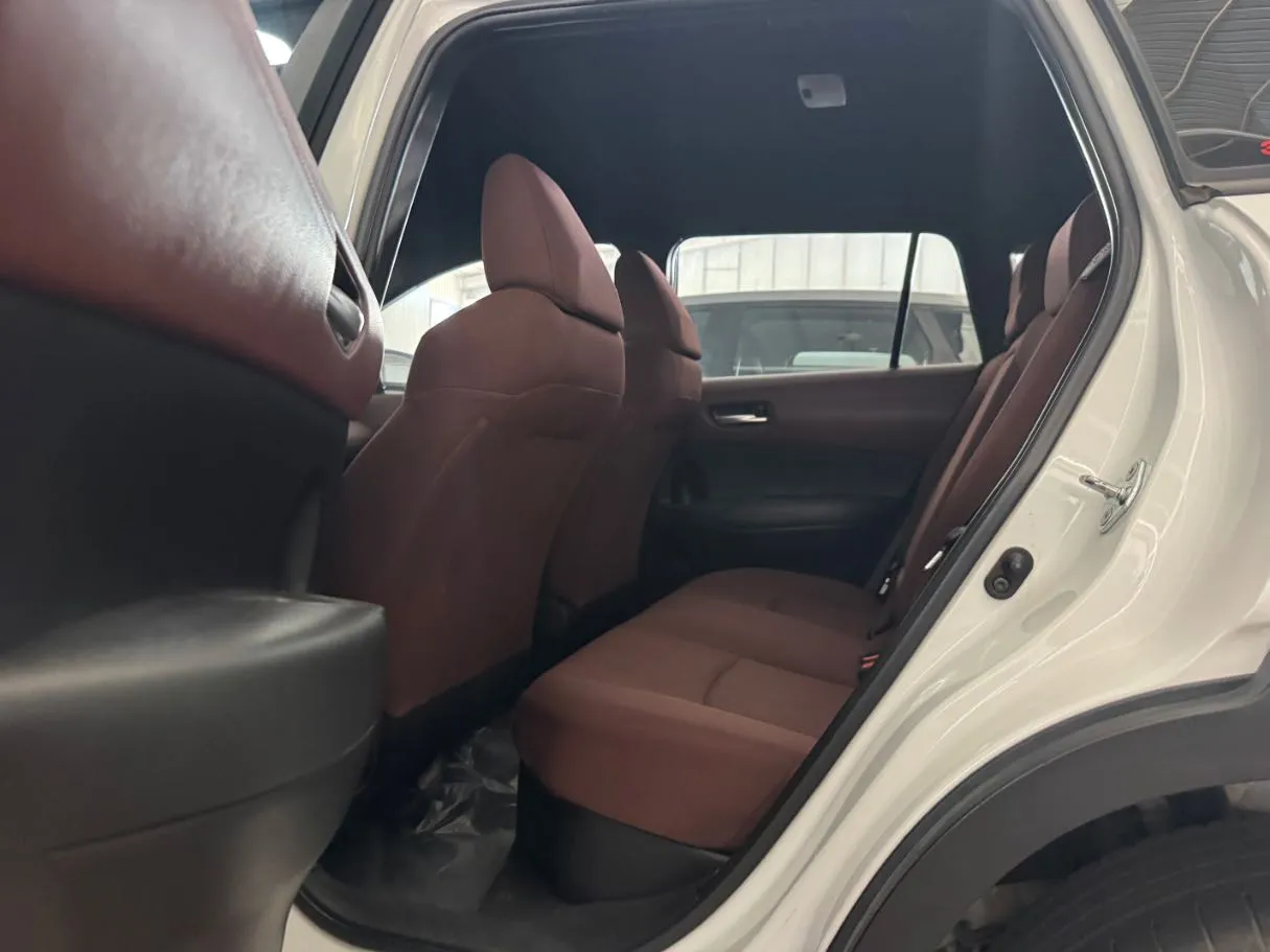 Car image 15