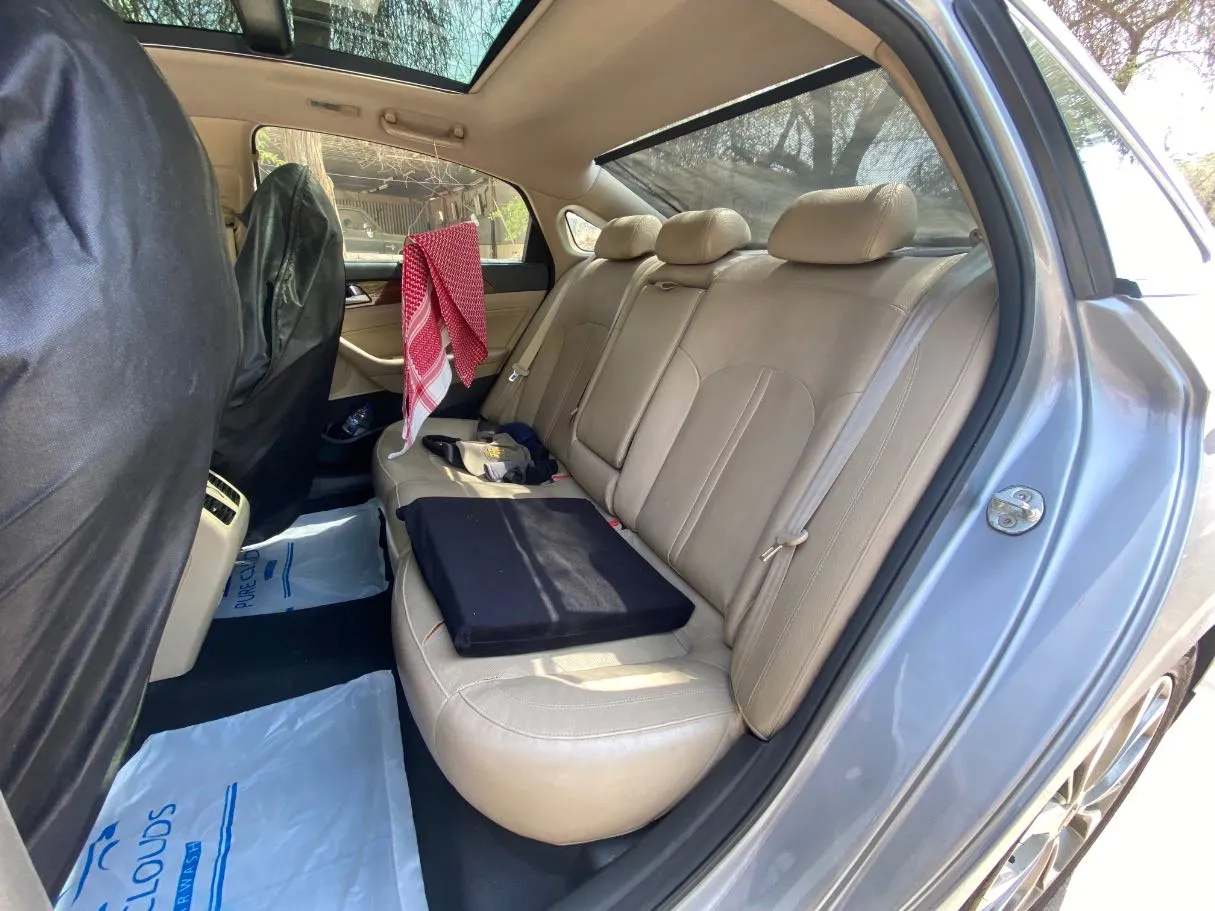 Car image 14