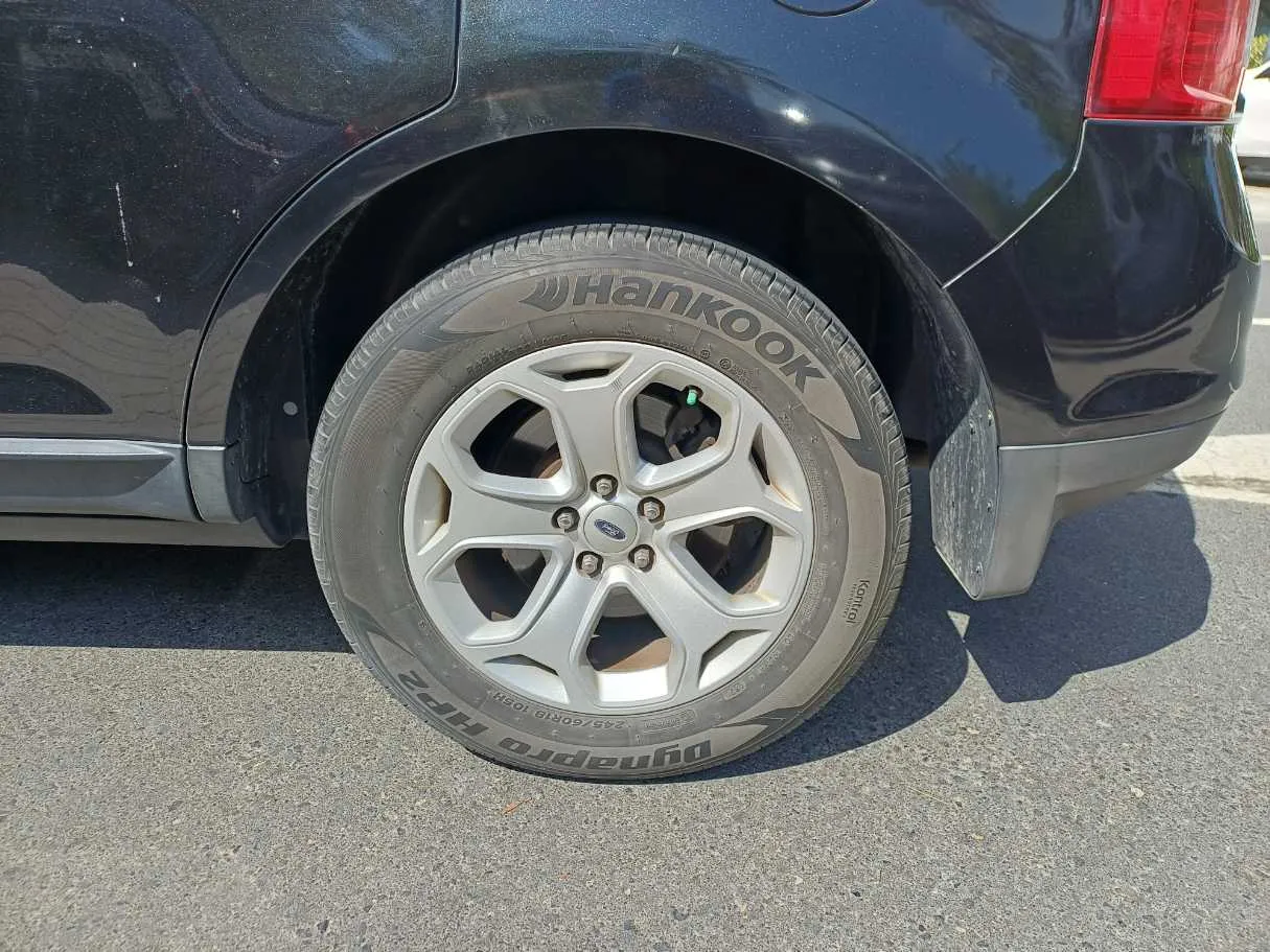 Car image 9