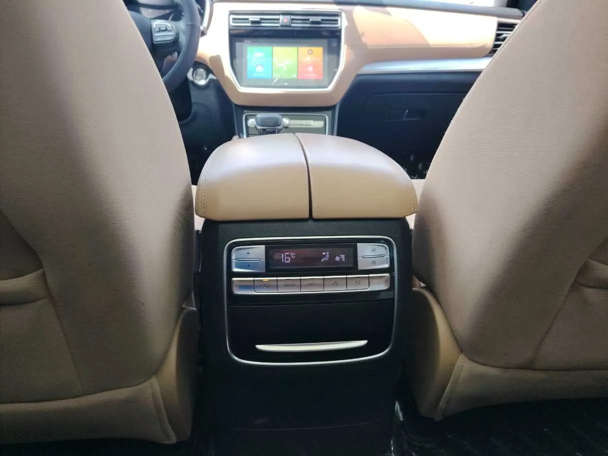 Car image 28
