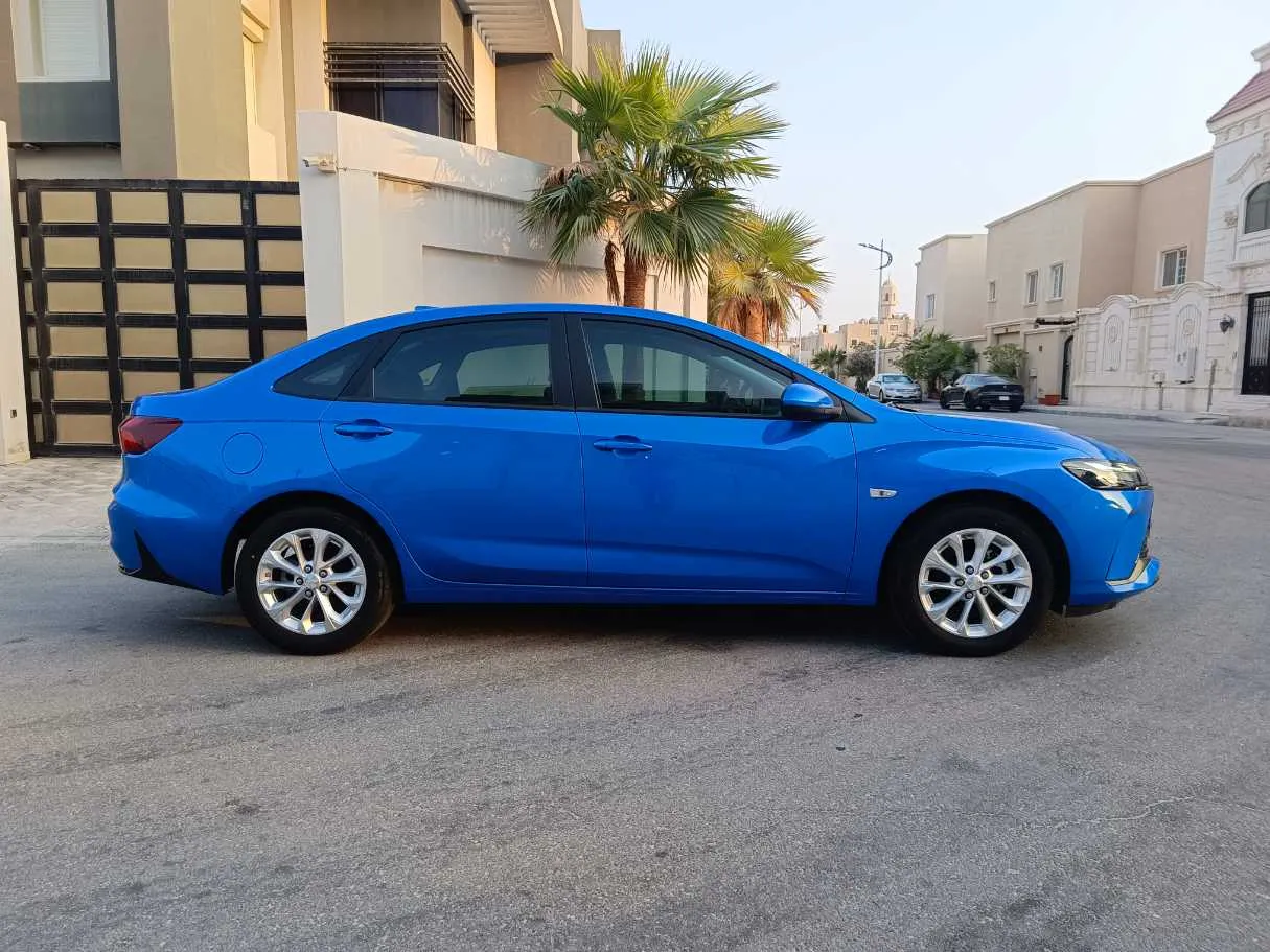 Car image 4