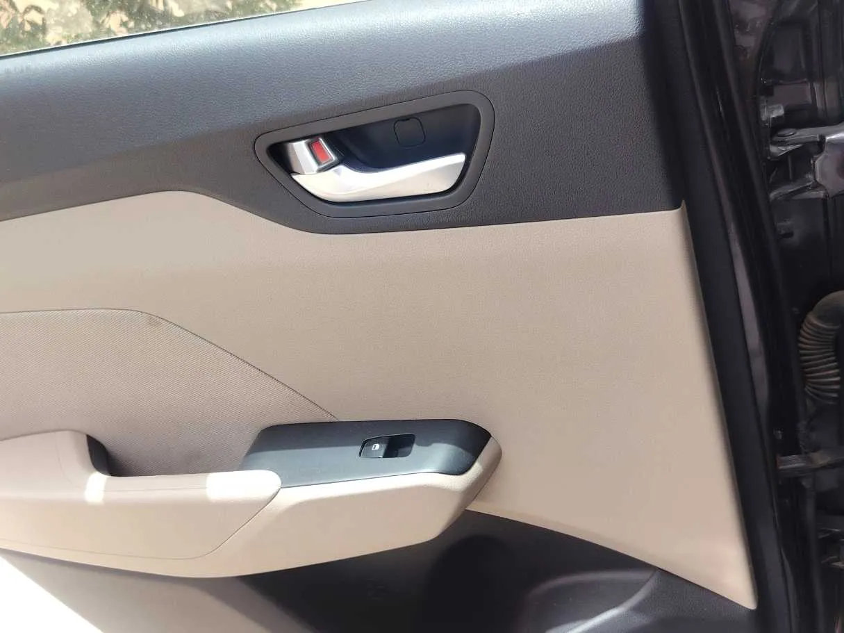 Car image 29